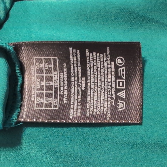 Emerald Green Women's Button-Up Blouse - Picture 8 of 9